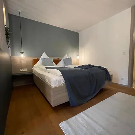 アパート Und Kliniknahes Apartment, Balkon, Wifi, Blick Ins Gruene プリーン・アム・キームゼー