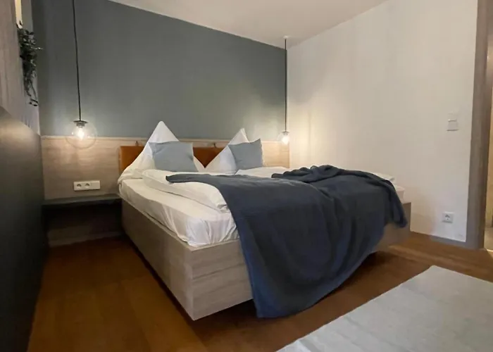 아파트 Und Kliniknahes Apartment, Balkon, Wifi, Blick Ins Gruene 프리엔암치엠시